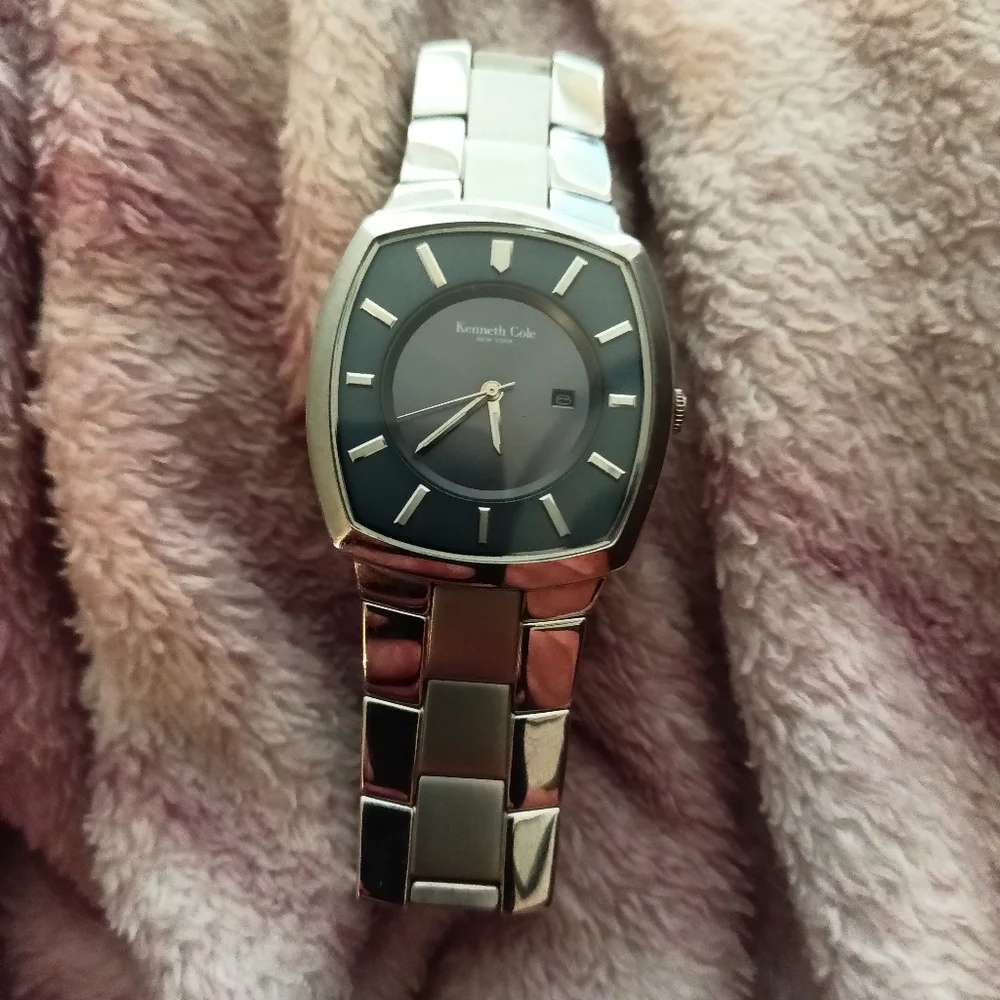 Kenneth Cole womens silver tone bracelet wrist watch